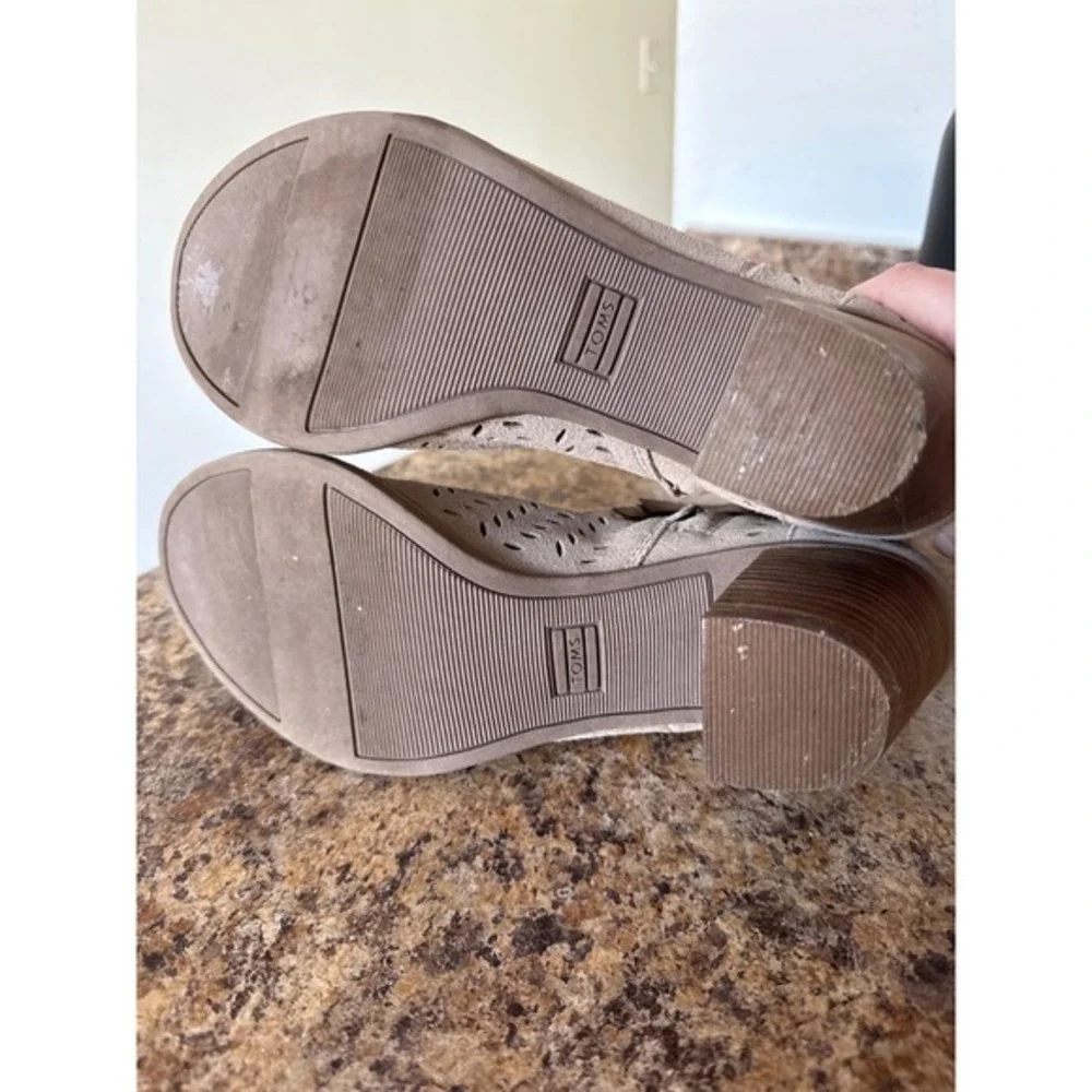TOMS Majorca Size 10 Peep Toe Booties Desert Taupe Suede Perforated Ankle Boots‎